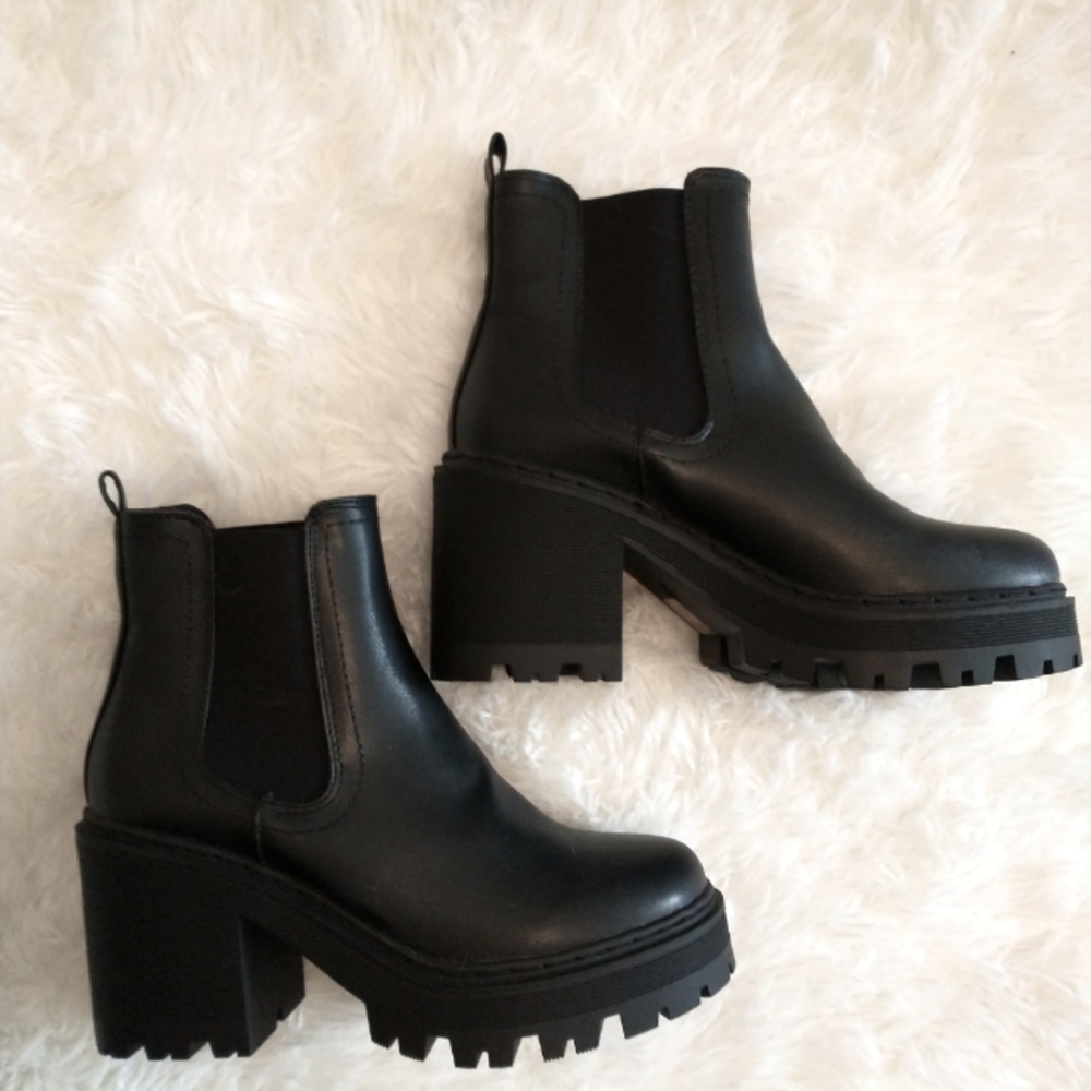 Platform Chelsea Boots